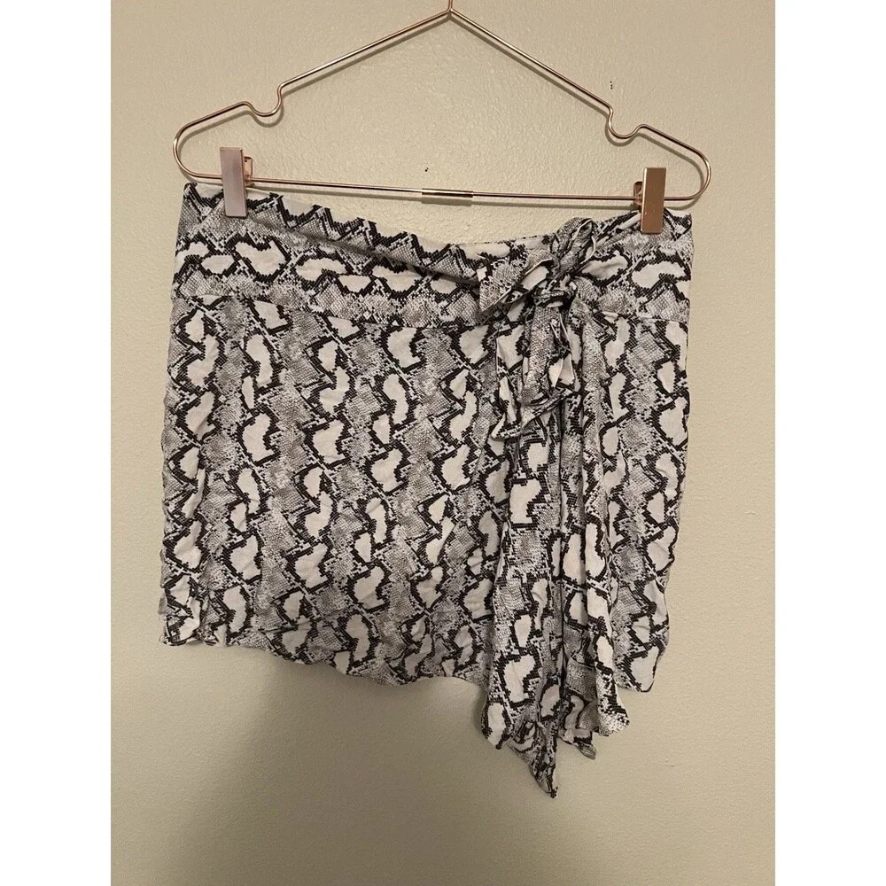 ViX by Paula Hermanny Women  Wrap Skirt Size‎ Large Cover Up Snake Print